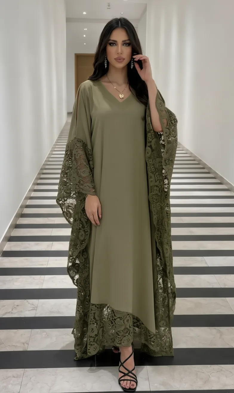Caftan en dentelle et crepe