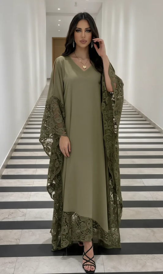 Caftan en dentelle et crepe
